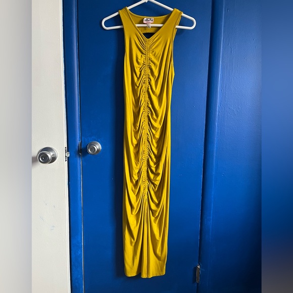 Dress - Picture 2 of 4